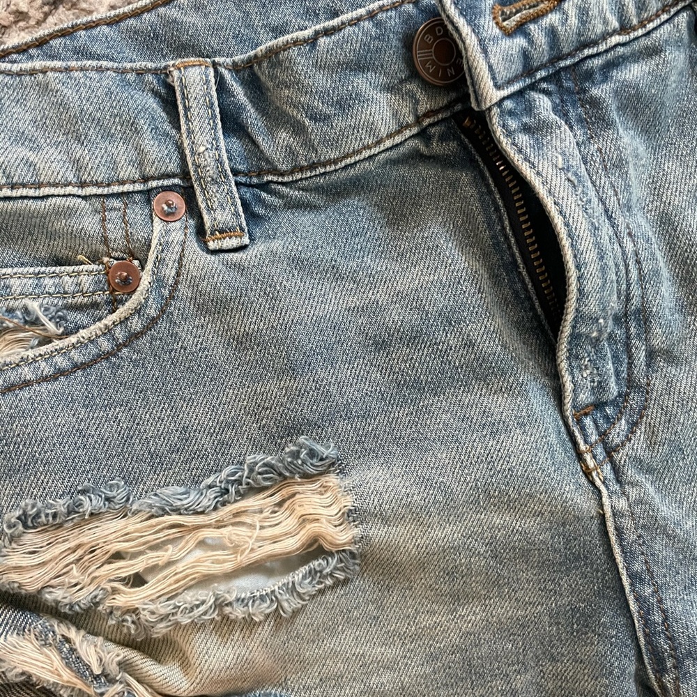 BDG Boyfriend Distressed Denim Shorts - Picture 7 of 9